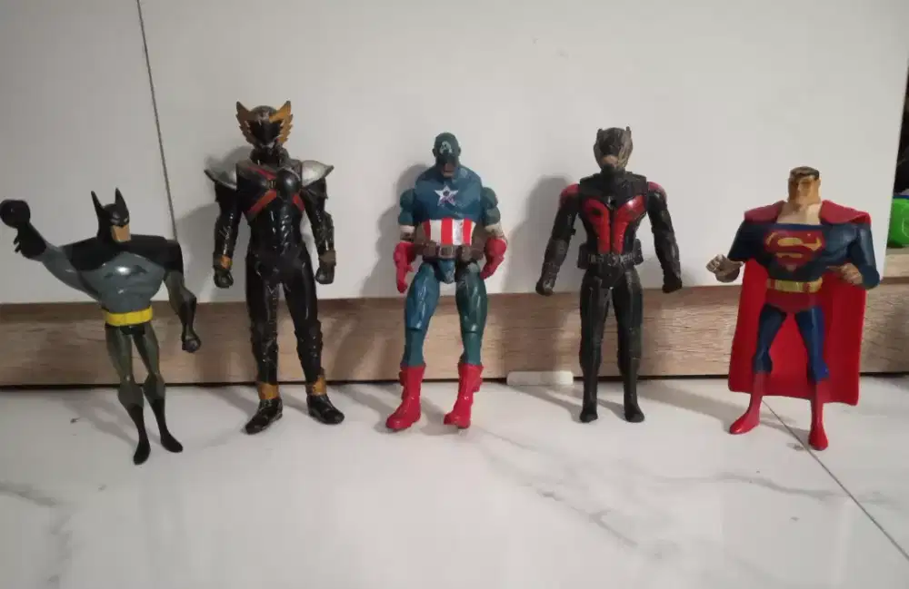 Mainan action figure marvel dan bima X bonus ultraman
