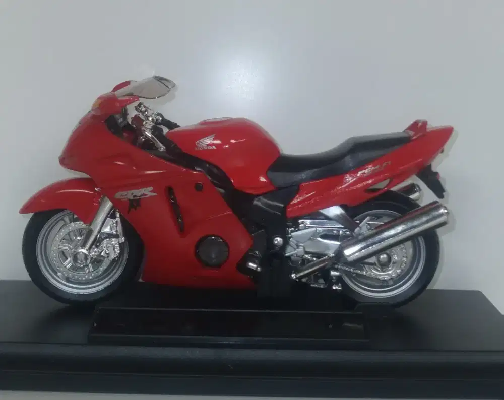 Honda CBR 1100 xx Super Black Bird.