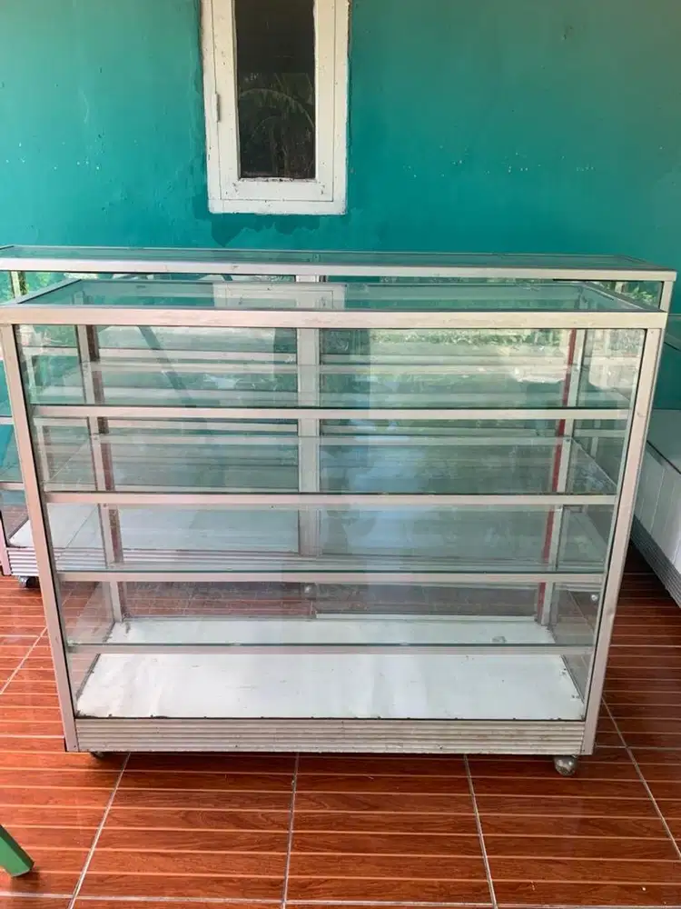ETALASE KACA TEBAL