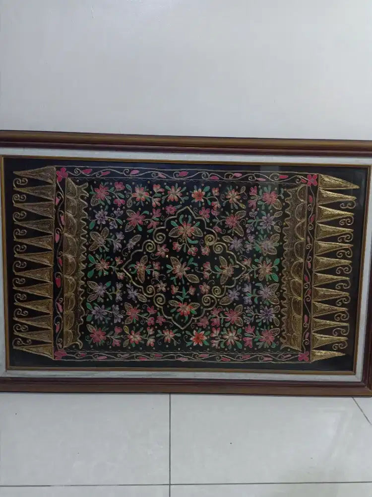 Pajangan dinding Tenunan Padang