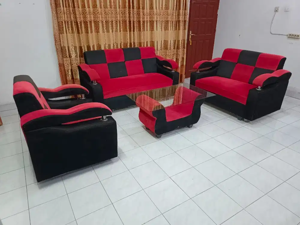 Sofa tamu / set meja kursi tamu 

Dijual sofa / set meja kursi tamu