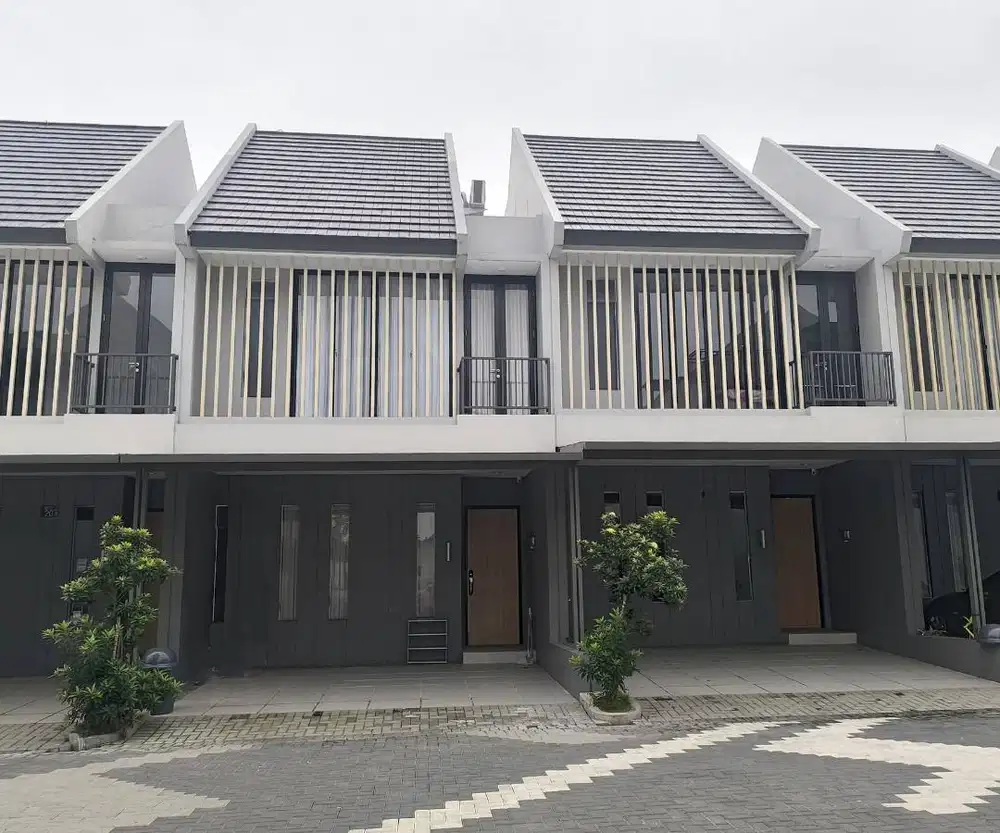 Dijual rumah grand wisata z living