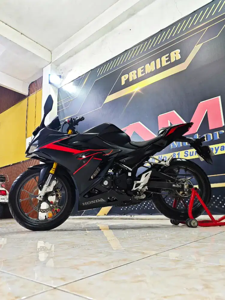 All-new CBR150 Black matte km.3rb mewah mulus. Anugerah motor rungkut