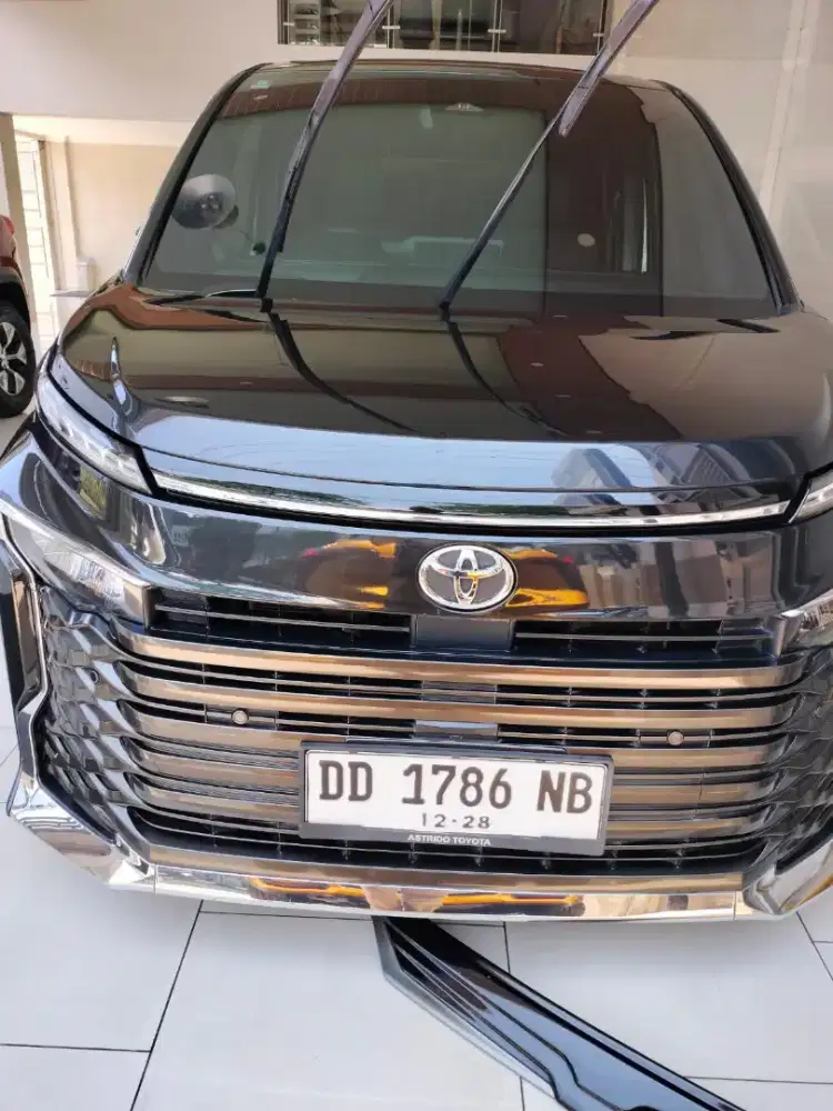 Toyota voxy 2022 2.0 cvt hitam mulus