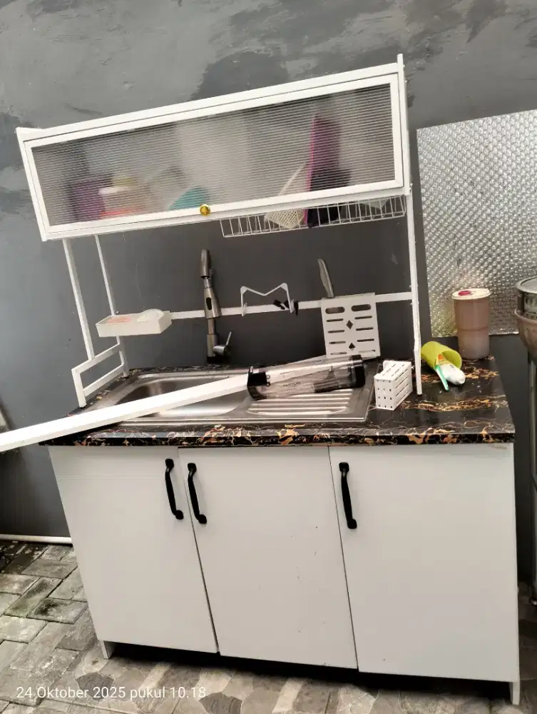 Kitchen set 3 pintu dan sofa L