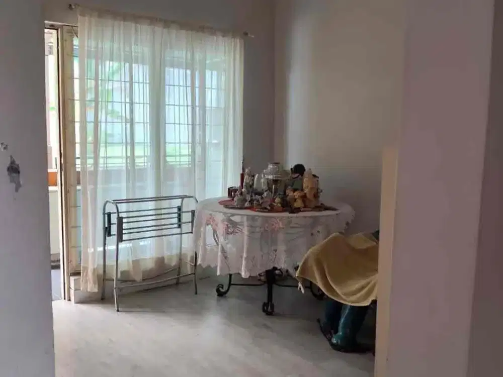 RUMAH 2 LANTAI 6  KAMAR TIDUR MODERNLAND TANGERANG