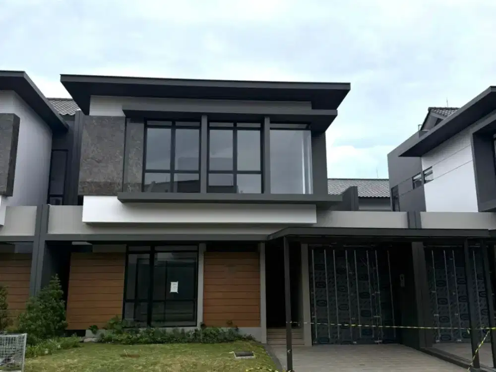 Rumah Minimalis 2 Lantai, Taman Depan Belakang di Tatar Nilapadmi Kbp