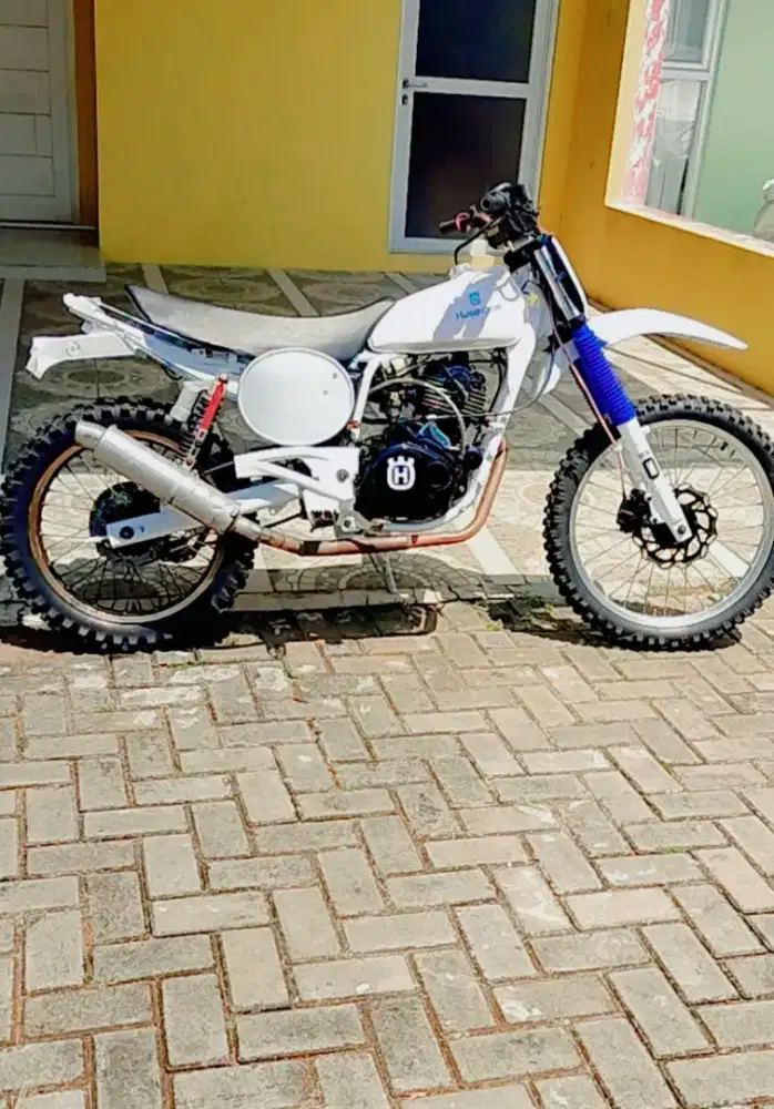 Motor Bajaj Pulsar Custom Vintage Style