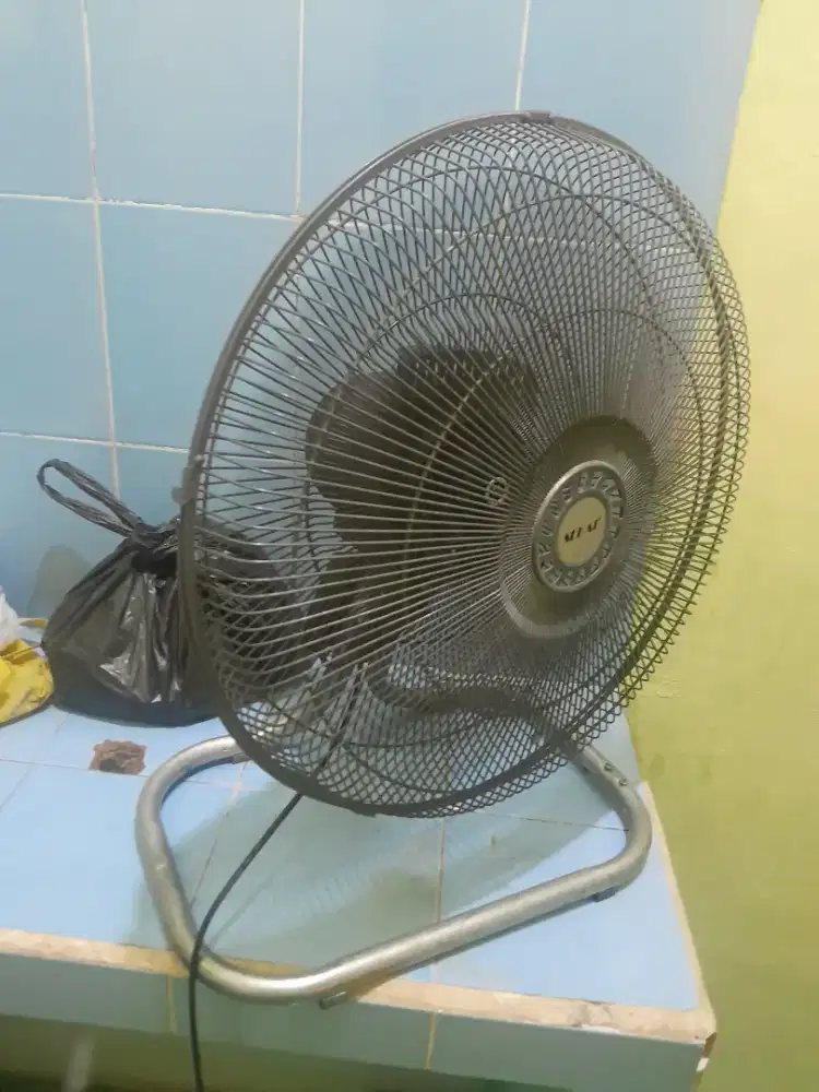 Di jual kipas angin ukuran besar angin kenceng baling² besi minat  wa