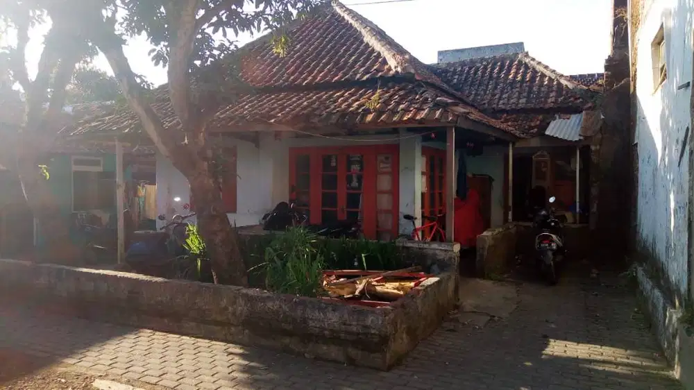 STRATEGIS!! Rumah Tua di Tengah Kota Garut (Hitung Tanah)