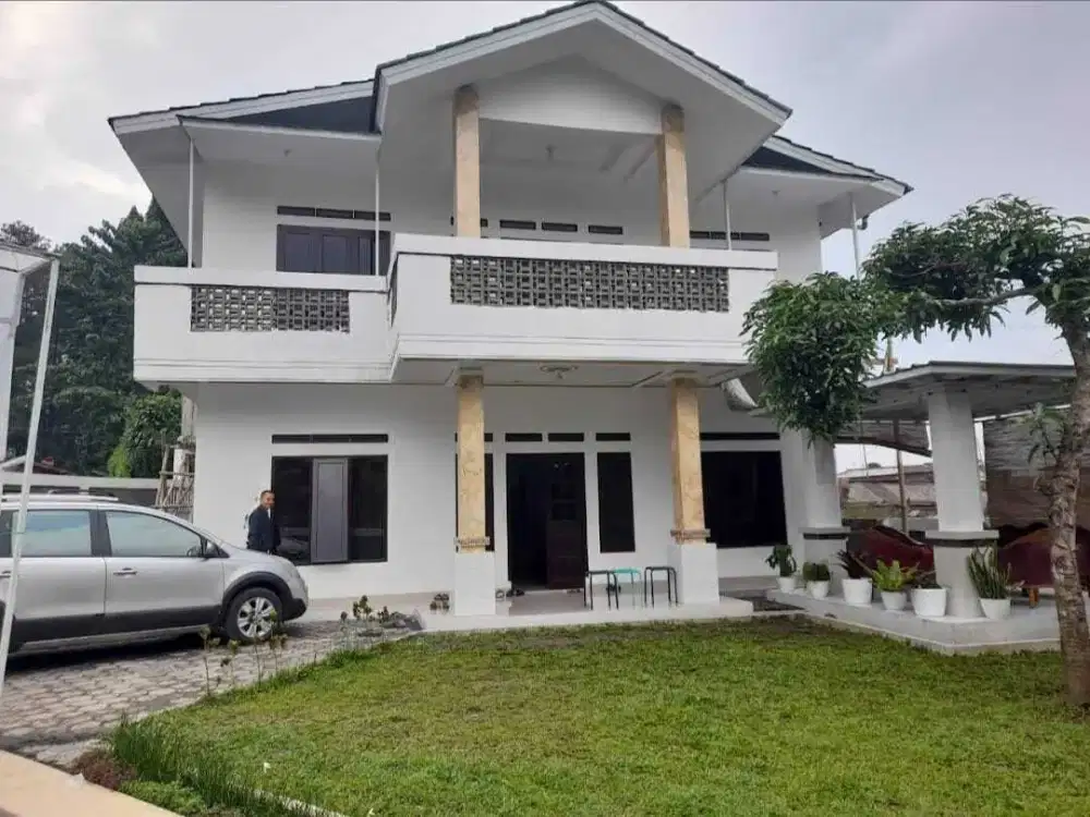 villa 2 lantai di cisarua
