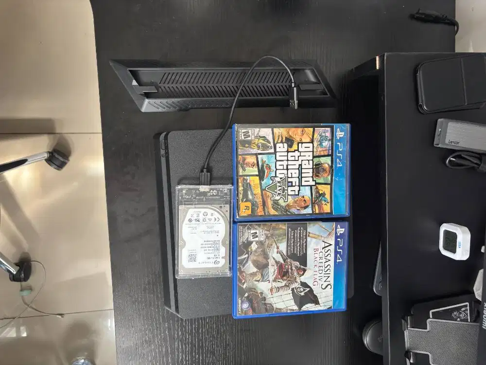 PS4 Slim 500GB + 1 STICK + GAMES