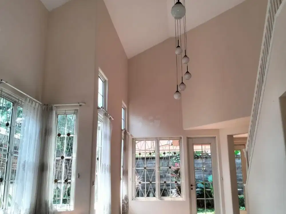 Dijual Rumah Siap Huni Berlokaasi Strategis dengan lingkungan nyaman di Sentul City