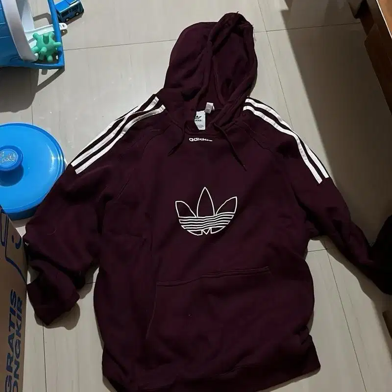 Hoodie Adidas warna maroon