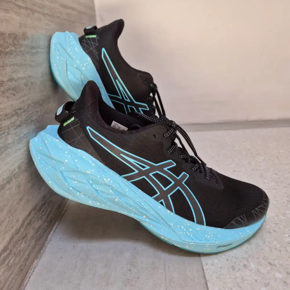 ASICS Novablast 4 Lite running shoes