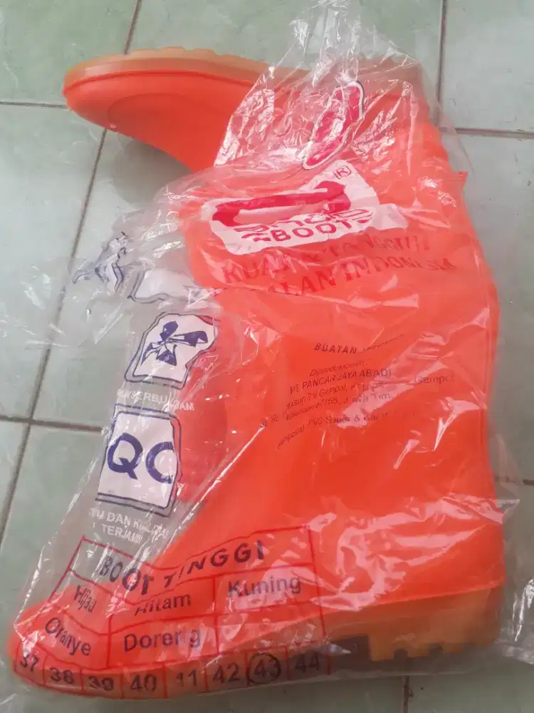 Sepatu boots merk Ando  no 43