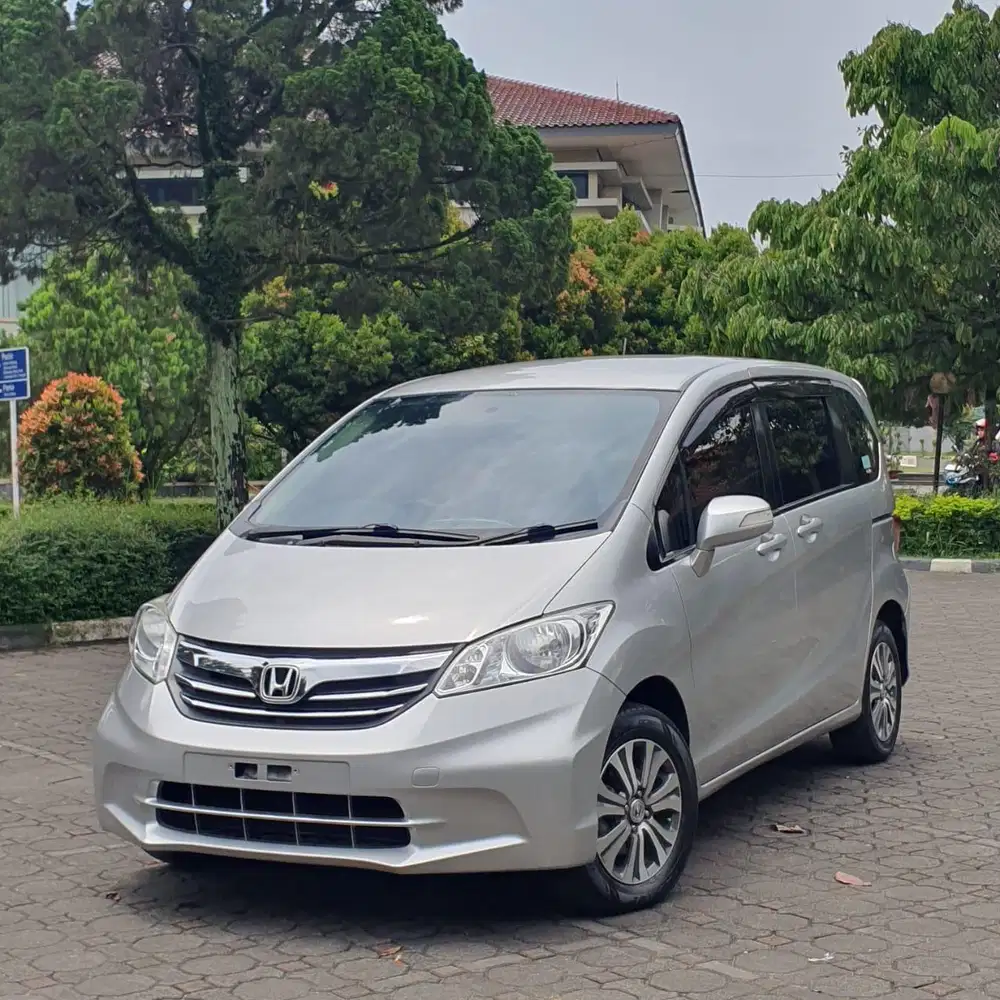 DP14JT KM80RB HONDA FREED 1.5 SD AT 2013 SILVER
