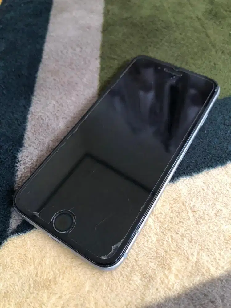 Iphone 6 seken (warna abu abu)