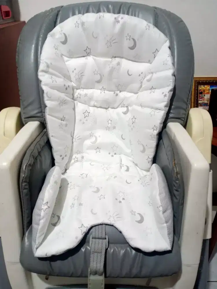 Kursi makan bayi joie
