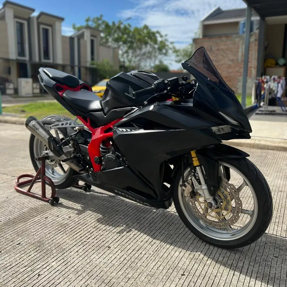 Honda Cbr 250 RR Warna Hitam apajak Hidup Harga Nego