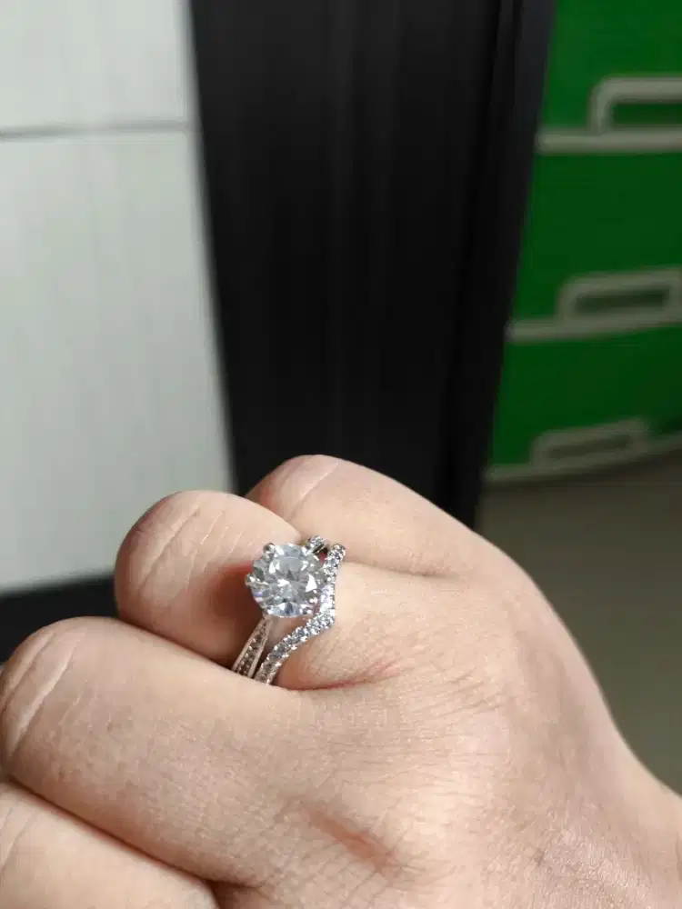 Cincin dijual karena kurang suka modelnya...