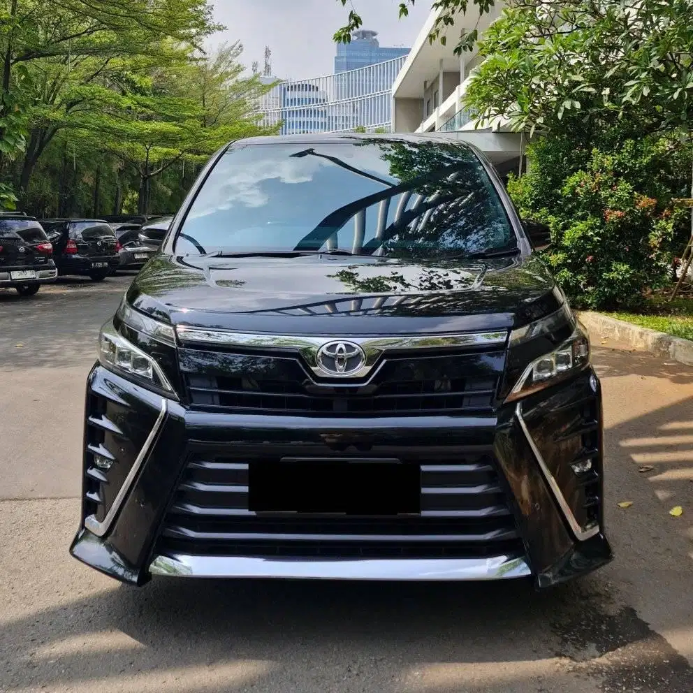 Toyota Voxy 2.0 AT Nik 2019