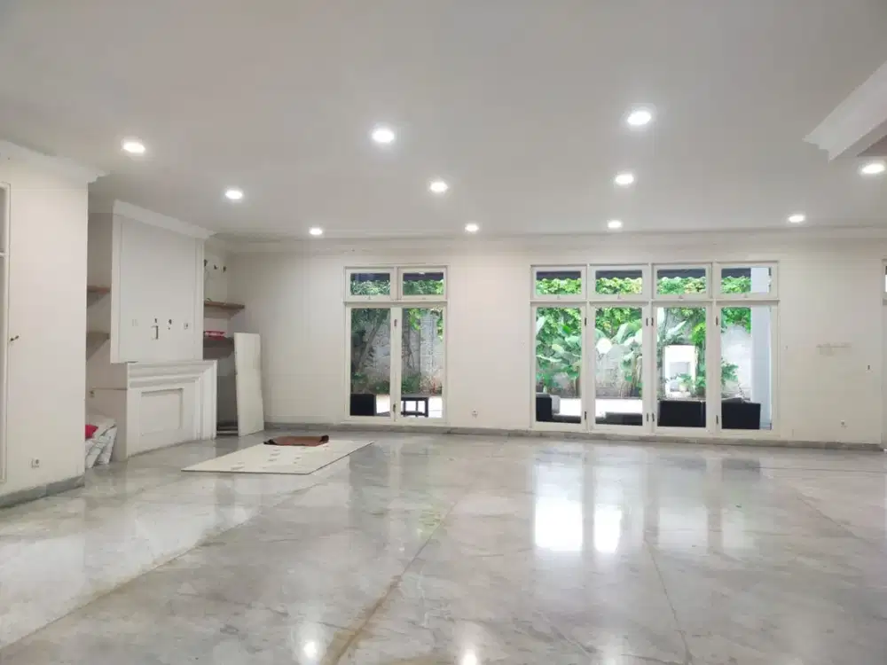 Dijual Rumah 2 Lantai di Kebayoran Lama - Jakarta Selatan