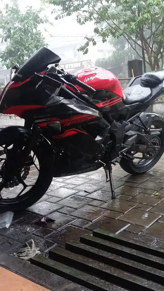 Kawasaki ninja 250 tipe SL