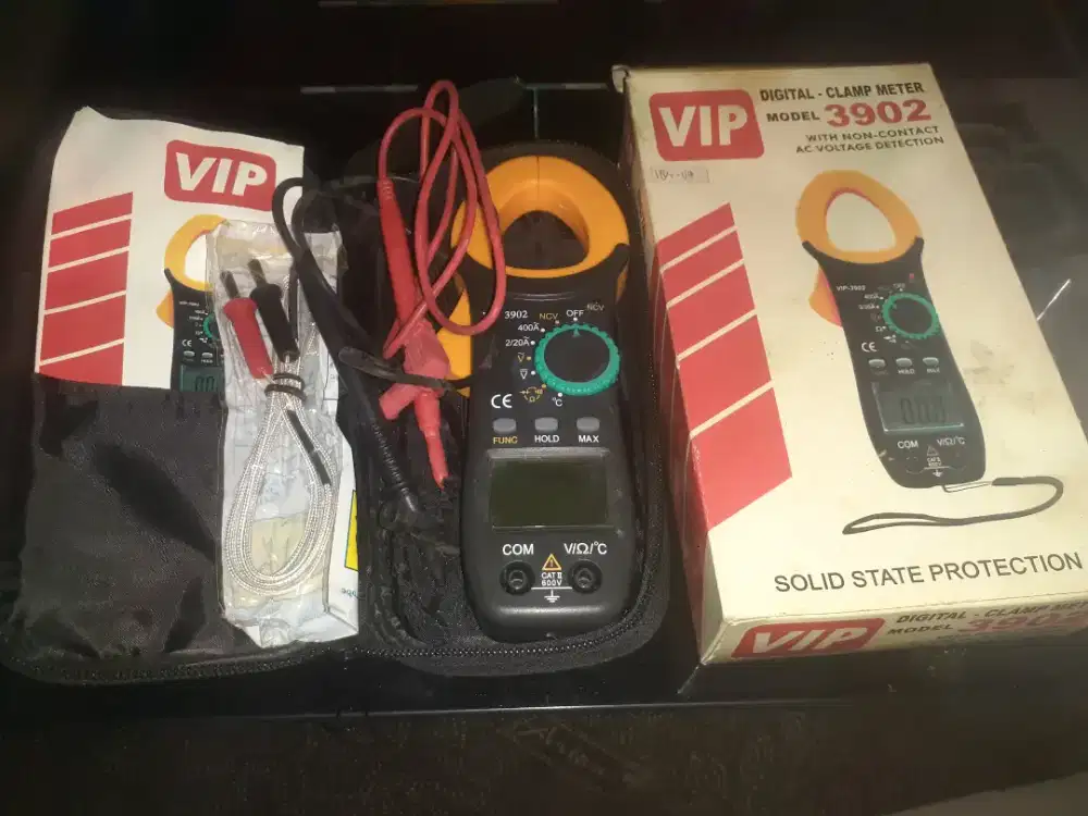 Digital Clamp Meter - VIP 3902