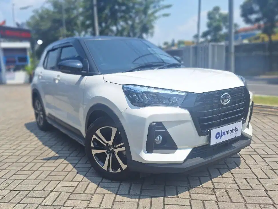 DP MURAH Daihatsu Rocky 1.0 R ADS Two Tone Bensin-MT 2021 Putih CWIBB