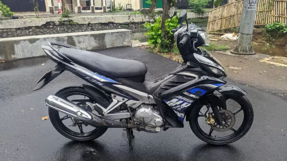 Jupiter MX New 135cc 2013 Hitam Mesin Nyuss