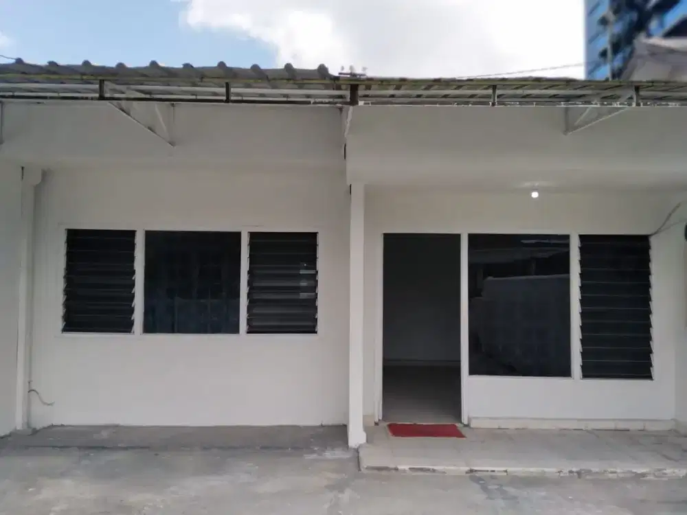 Disewakan rumah kupang indah bisa utk. Usaha/ tmpt tggl/ kantor