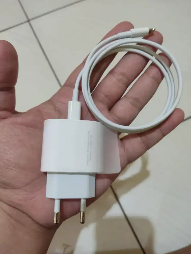 Charger Iphone 13 C to Lighting