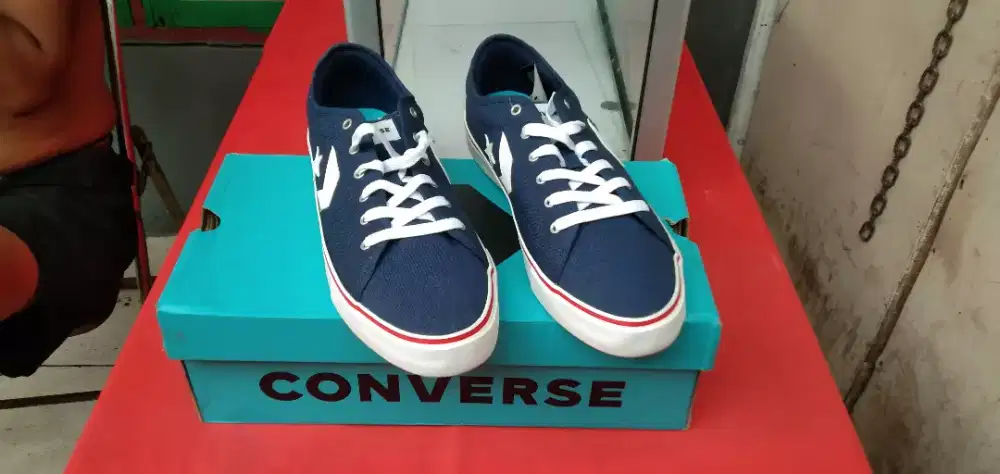 Sepatu converse size 44