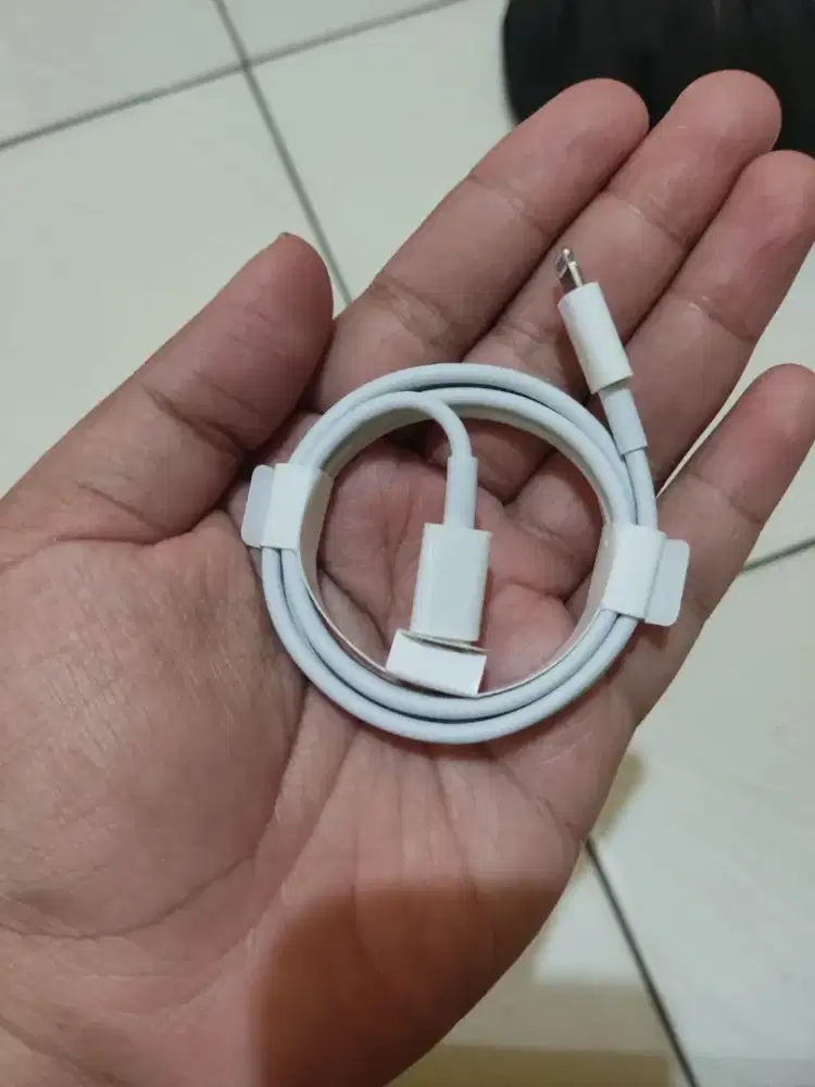 Kabel iphone 13 C to Lighting