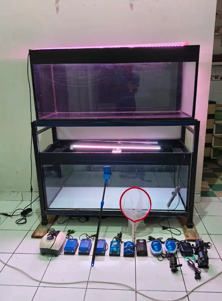 Dijual : 1Set Aquarium ( 2 pcs + Rak