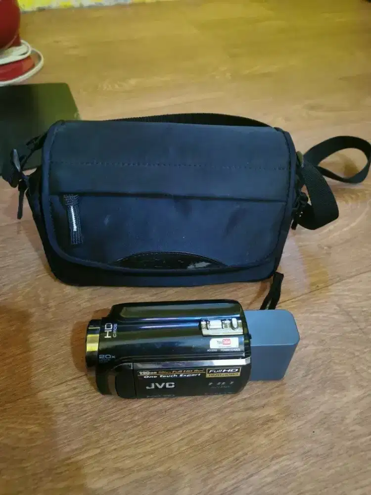 Handycam JVC Everio GZ-HD300BAH kamera video full hd