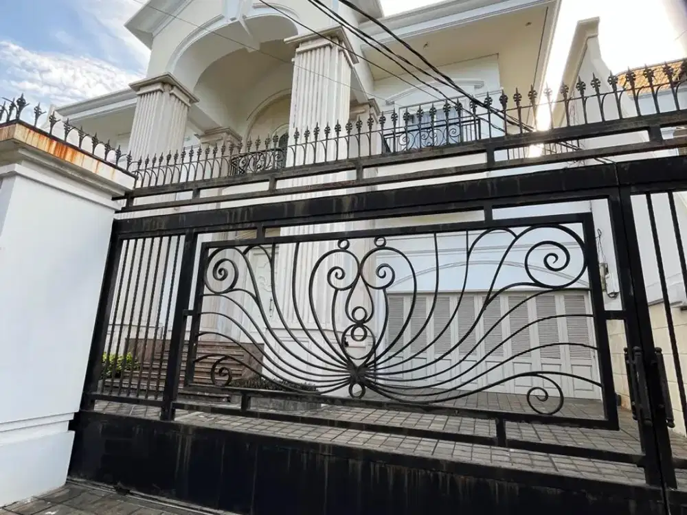 Rumah Mewah & Elegan Dijual di Kawasan Bergengsi Pluit!