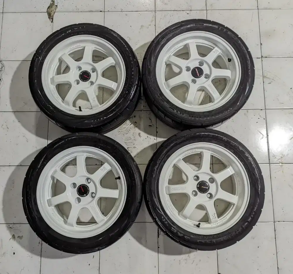 R15 Rays Gramlit L6,5 Et40 4x100+Ban sx2