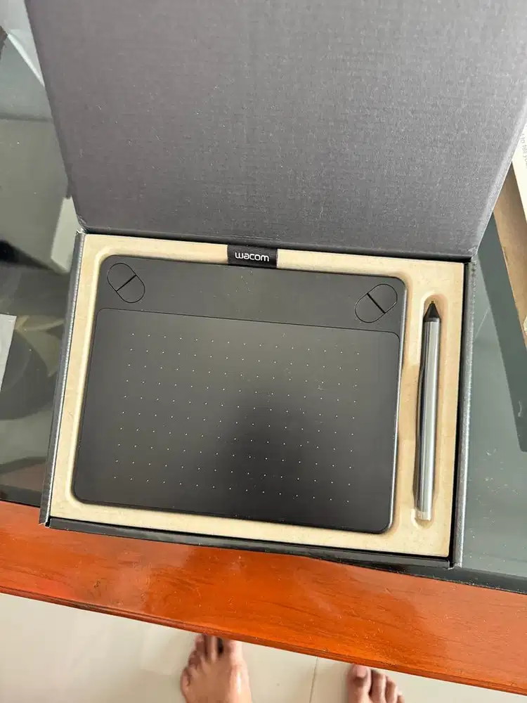 Wacom Intuos Comic CTH-490 - Hitam Mulus