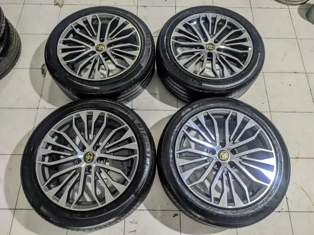 R18 New Velvier+Ban Michelin 225 50 masih 90%