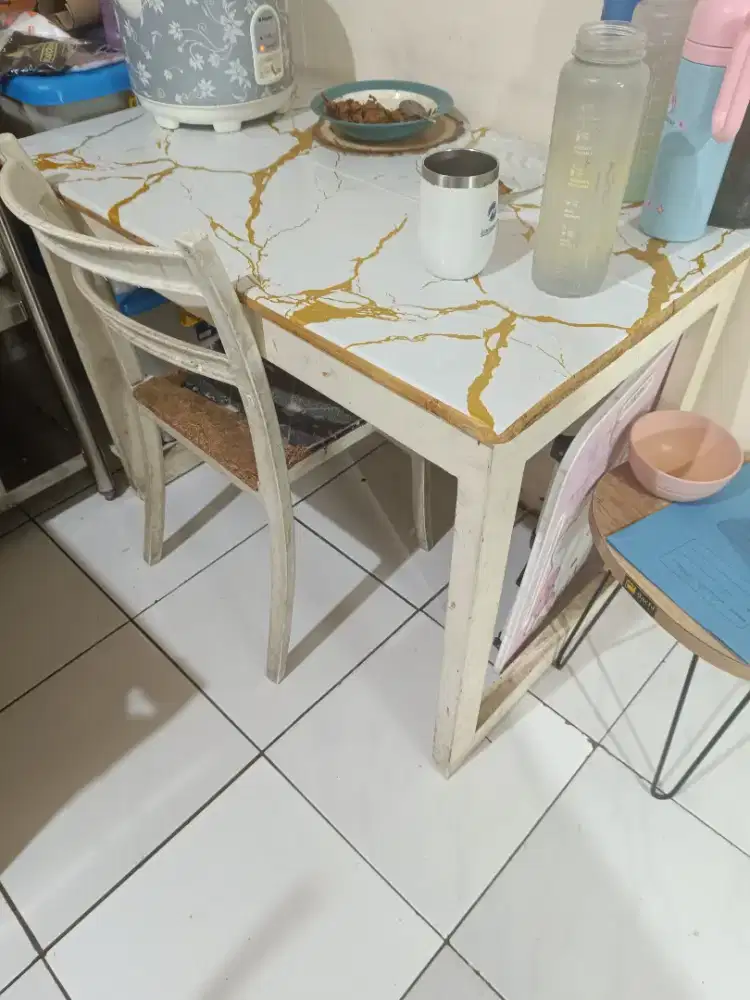 Meja Makan Meja Kerja