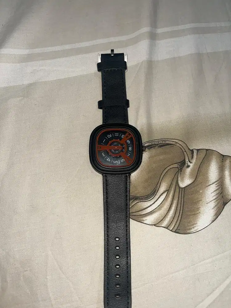 Jam tangan Seven Friday