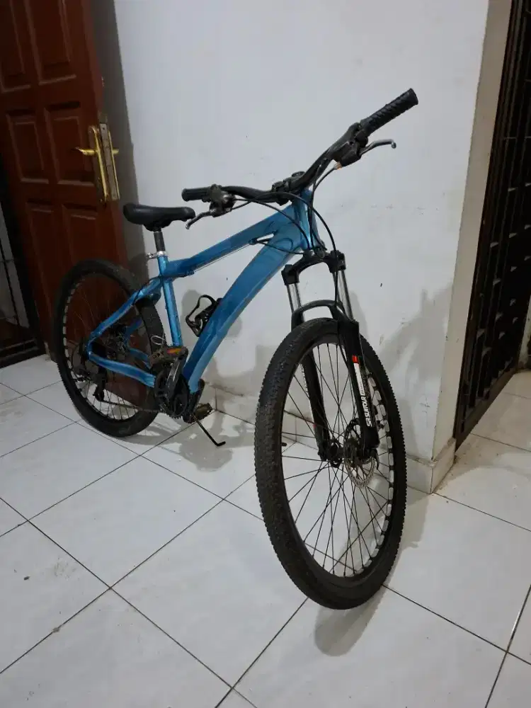 Sepeda gunung almunium