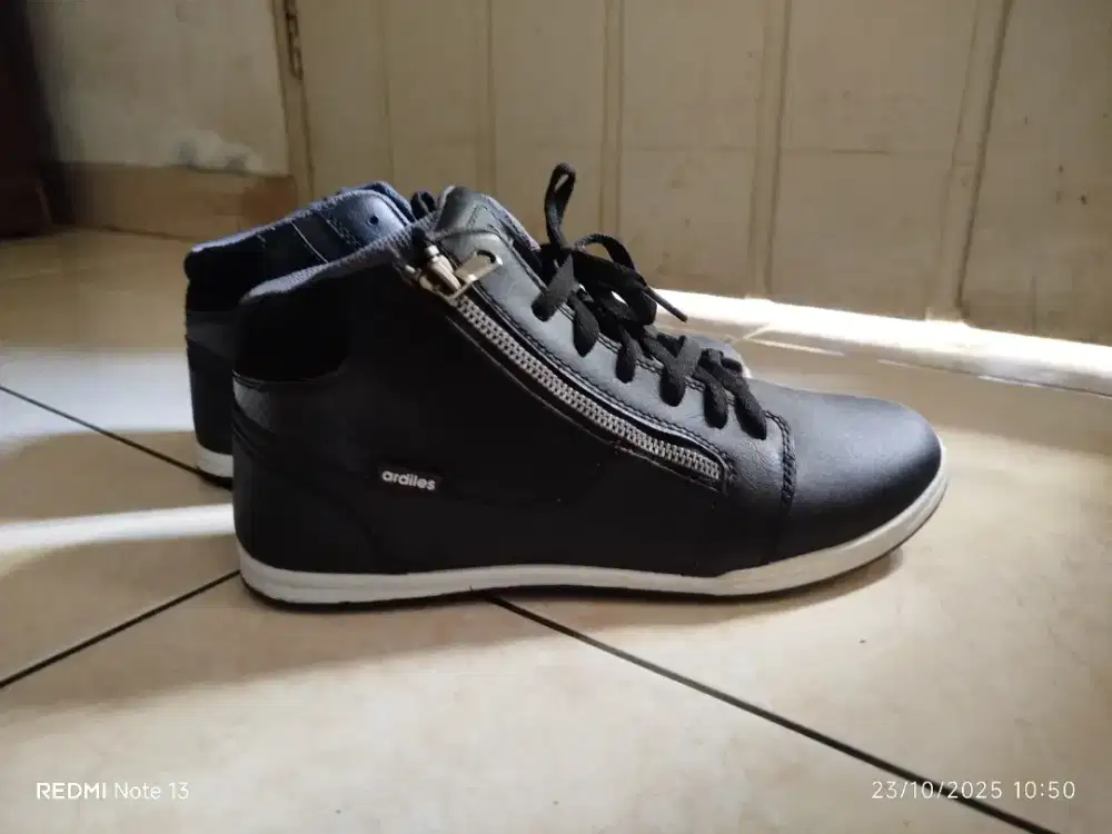 Sepatu Ardiles model bot