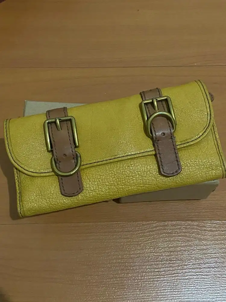 dompet kulit fossil kuning