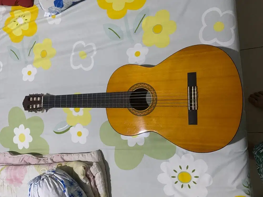 gitar klasik Yamaha (nylon string)
