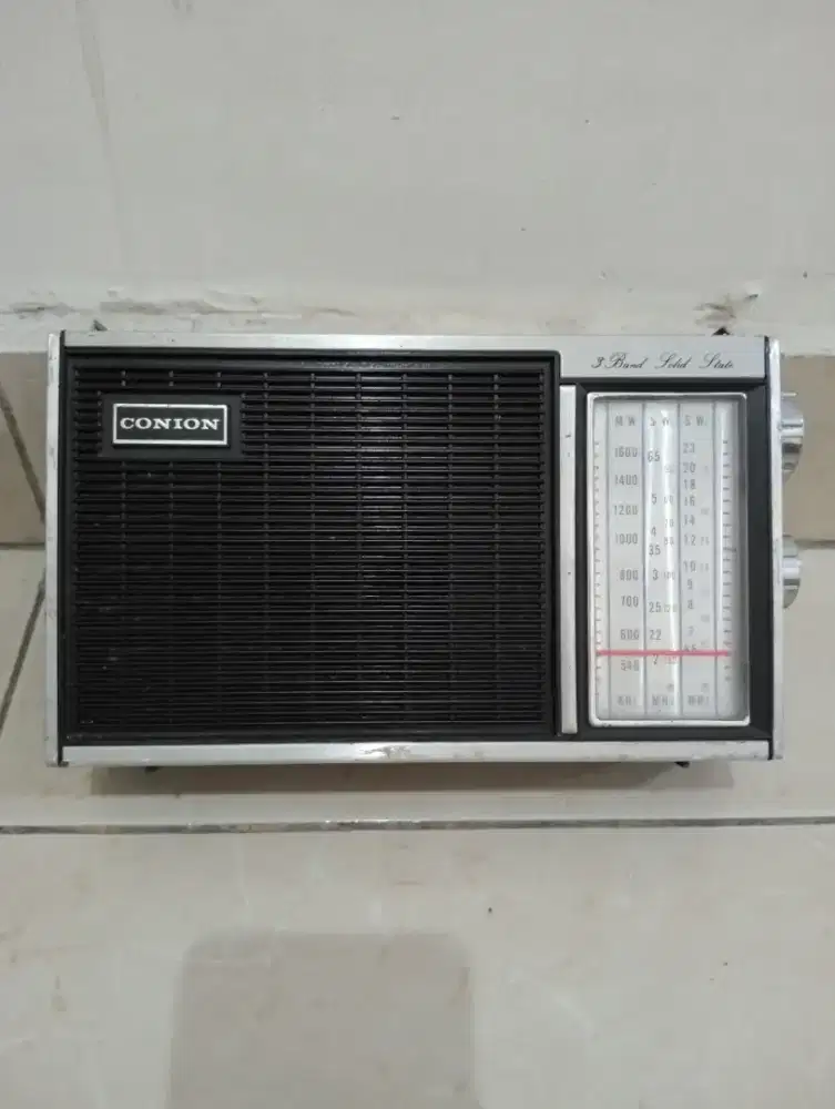 Radio kuno usia 100 tahun