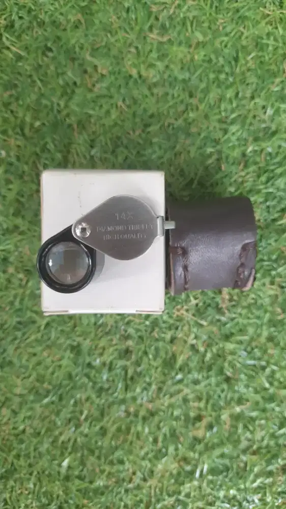 Lensa Pembesar Batu Permata