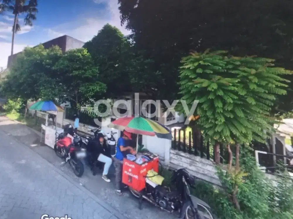 Rumah pojokan di Ketintang Baru Surabaya